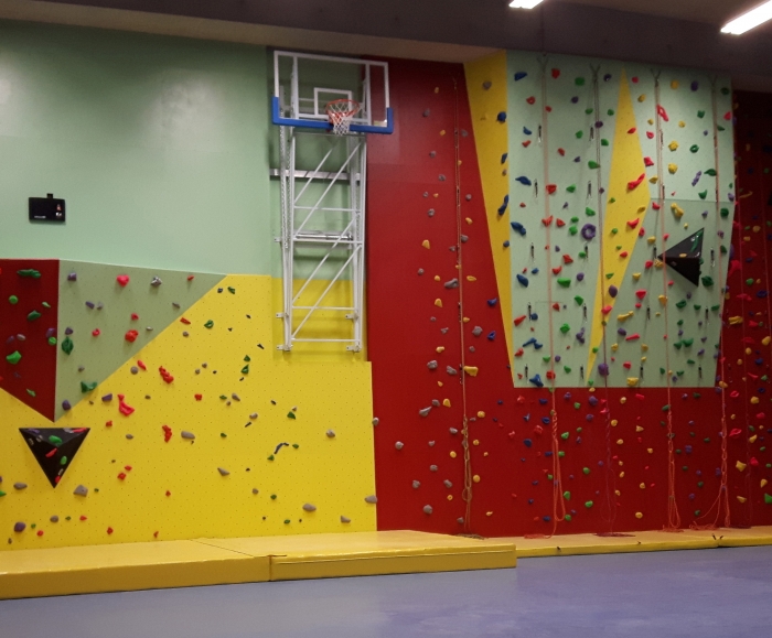 &Scaron;koly a Sportovn&iacute; haly