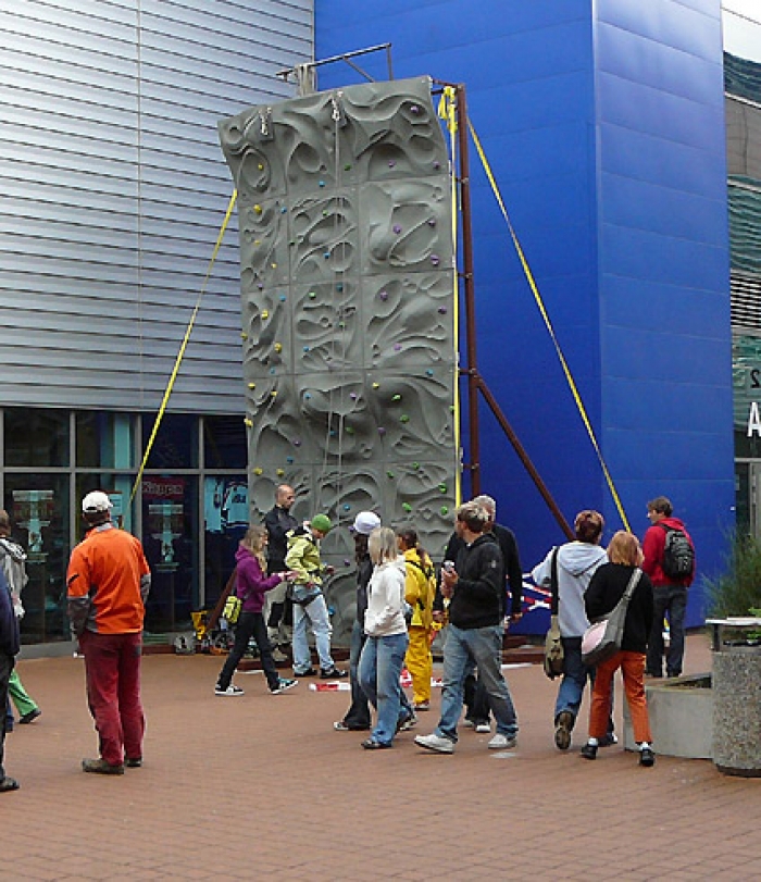 Mobiln&iacute; lezeck&eacute; stěny